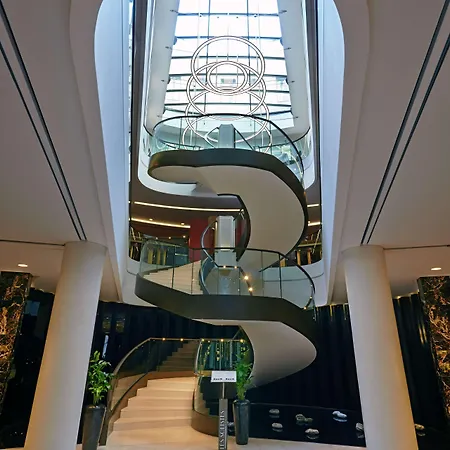 فندق والدورف أستوريا 5*