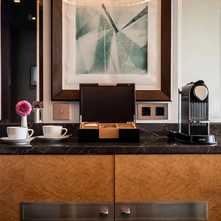 والدورف أستوريا 5* برلين